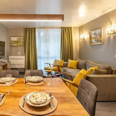 Апартаменты Incredible 2bdr With Veranda And House-like Feel