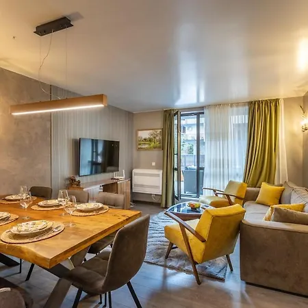 Апартаменты Incredible 2bdr With Veranda And House-like Feel