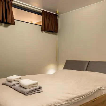 Incredible 2bdr With Veranda And House-like Feel Апартаменты *