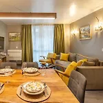 Апартамент Incredible 2bdr With Veranda And House-like Feel