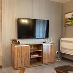 Incredible 2bdr With Veranda And House-like Feel Апартамент *