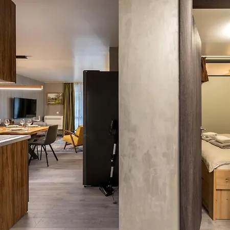 Incredible 2bdr With Veranda And House-like Feel 아파트 반스코