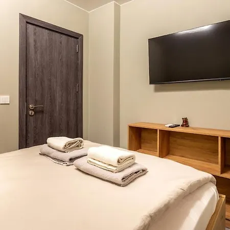 Incredible 2bdr With Veranda And House-like Feel 아파트 *