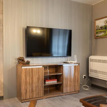 Incredible 2bdr With Veranda And House-like Feel 아파트 *