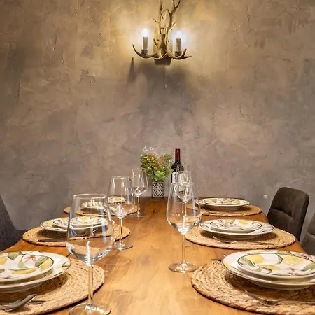 Incredible 2bdr With Veranda And House-like Feel * 반스코