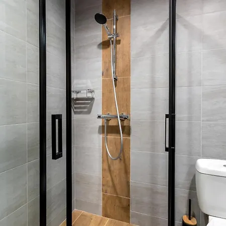 Incredible 2bdr With Veranda And House-like Feel