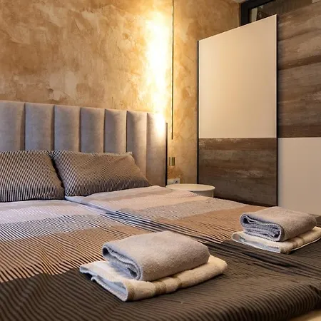 Incredible 2bdr With Veranda And House-like Feel Апартамент