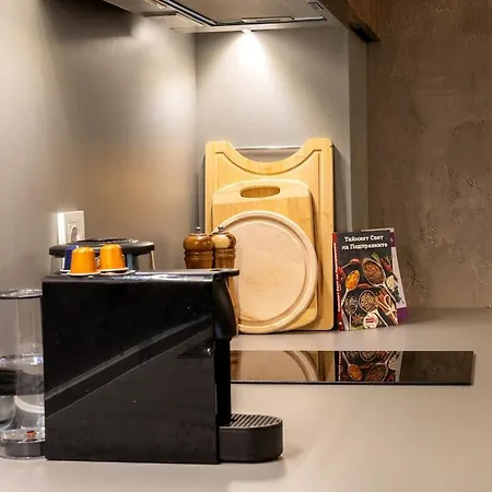 Incredible 2bdr With Veranda And House-like Feel 아파트 *