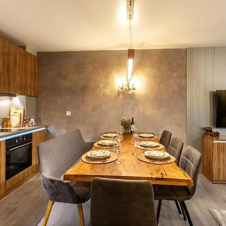 아파트 Incredible 2bdr With Veranda And House-like Feel 반스코