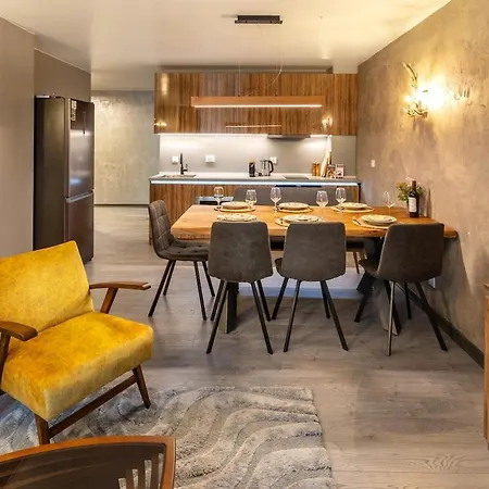 아파트 Incredible 2bdr With Veranda And House-like Feel