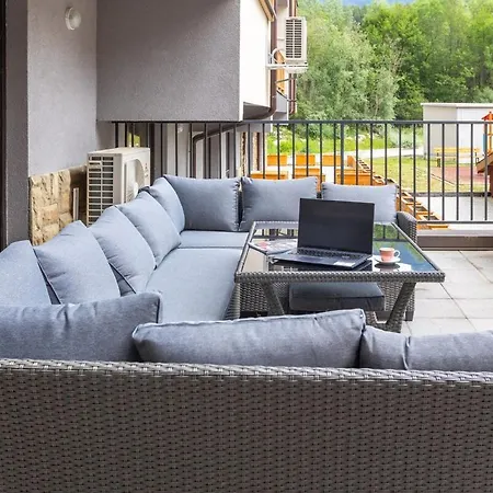 아파트 Incredible 2bdr With Veranda And House-like Feel *