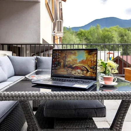 Incredible 2bdr With Veranda And House-like Feel *