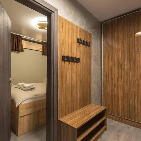 Incredible 2bdr With Veranda And House-like Feel *