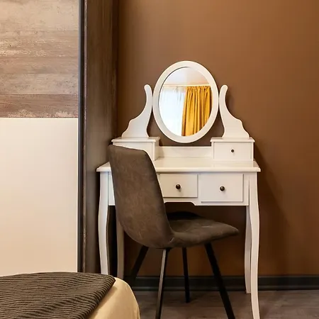 Incredible 2bdr With Veranda And House-like Feel * 반스코