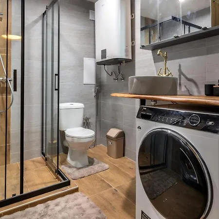 Incredible 2bdr With Veranda And House-like Feel * 반스코