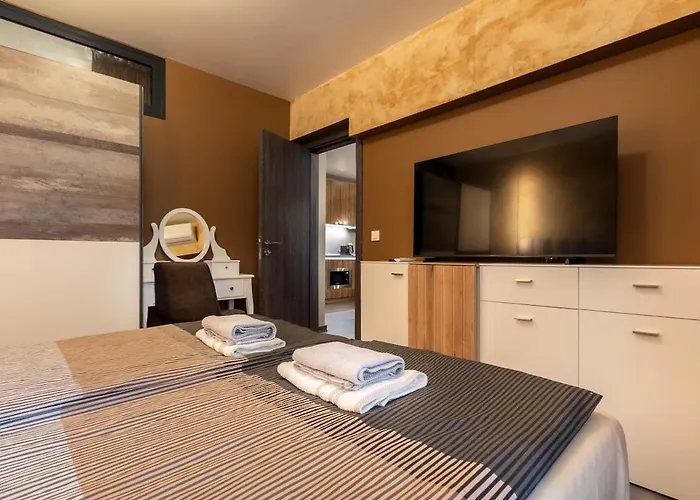 Incredible 2bdr With Veranda And House-like Feel アパート バンスコ