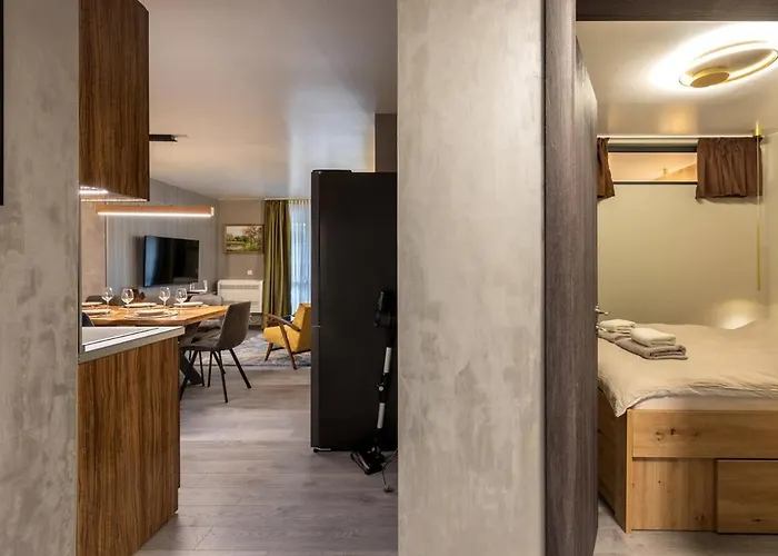 Incredible 2bdr With Veranda And House-like Feel アパート バンスコ