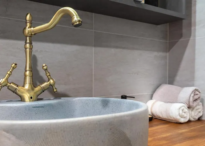 Incredible 2bdr With Veranda And House-like Feel アパート