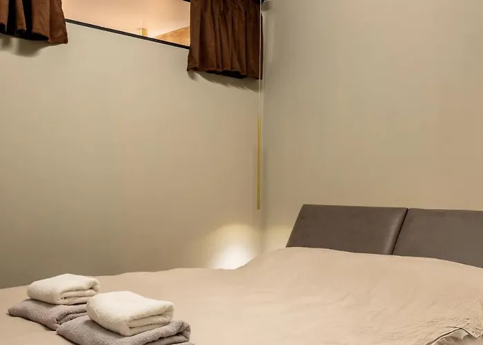 Incredible 2bdr With Veranda And House-like Feel アパート *