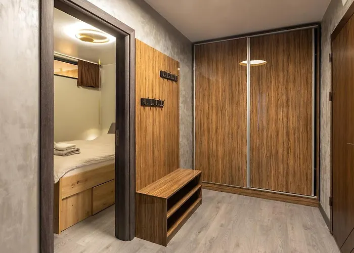 Incredible 2bdr With Veranda And House-like Feel * バンスコ